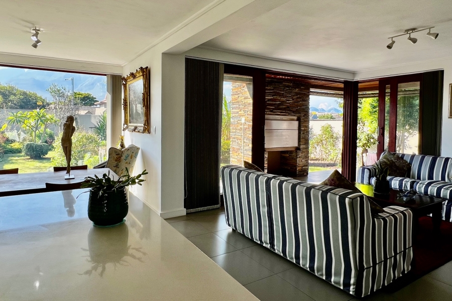 3 Bedroom Property for Sale in Earls Court Lifestyle Estate Western Cape